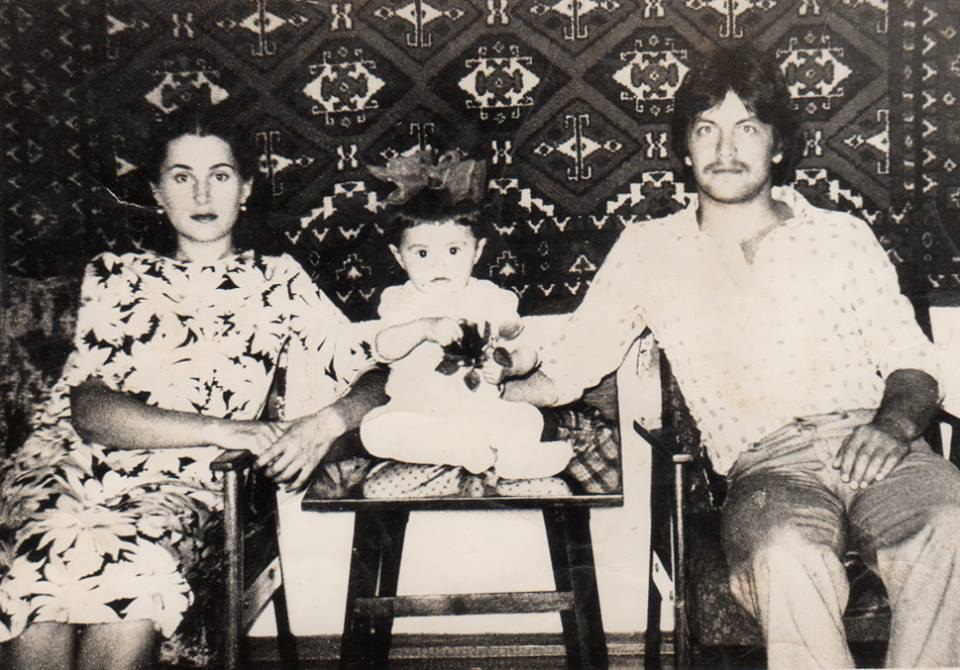 Лєране Хайбуллаєва з батьками. Фото з особистого архіву Леране Хайбуллаєвої