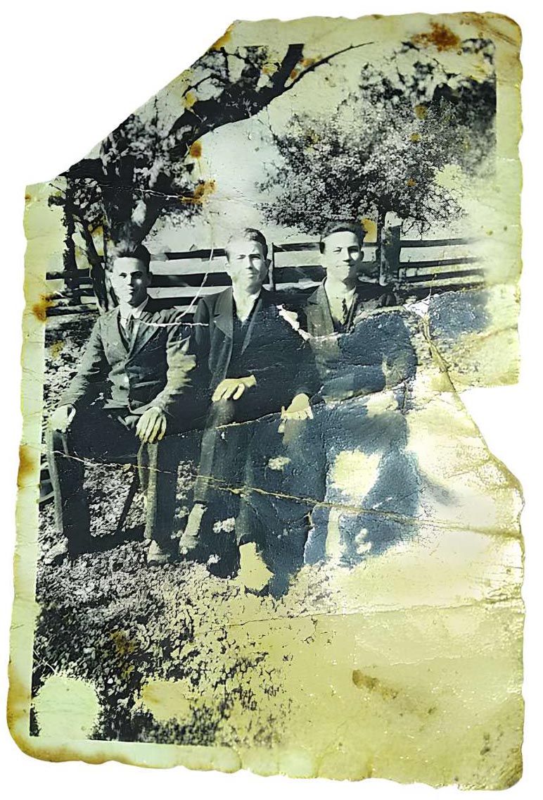 Петро Почапський (зліва) та його двоюрідні брати, Австрія, 1944 рік